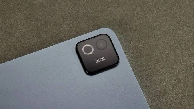 Xiaomi Pad 7 và Xiaomi Pad 8 đều duy trì cách tiếp cận quen thuộc về camera trên máy tính bảng