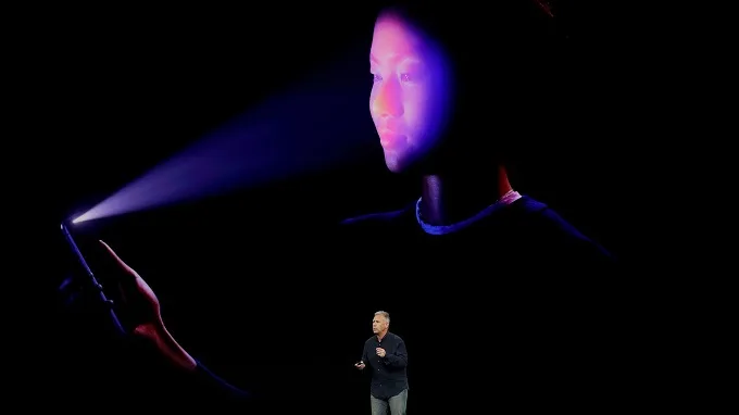 Face ID cần 3 chi tiết mặt để mở khóa