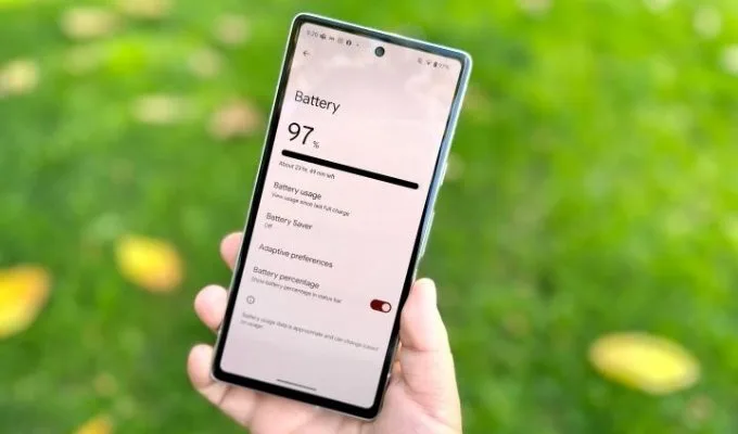 Google Pixel 7a hỗ trợ sạc không dây, nhưng tốc độ sạc không quá ấn tượng