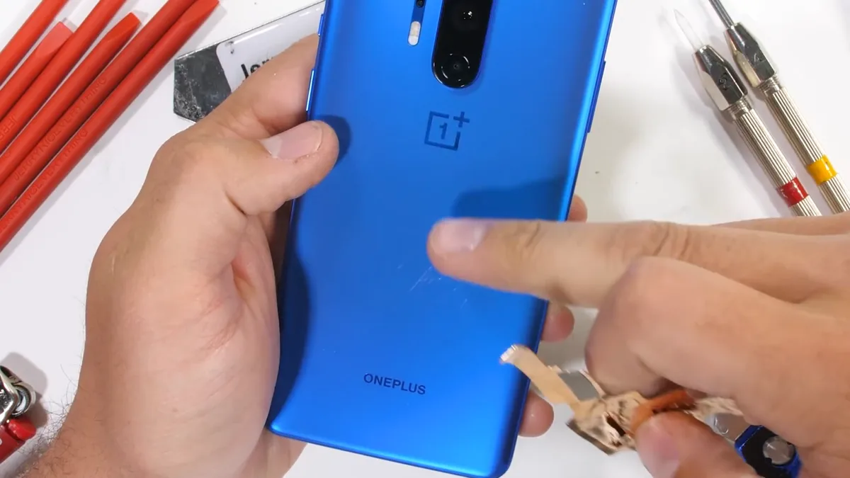 Thử nghiệm mặt lưng OnePlus 8 Pro