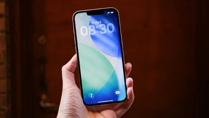 So sánh Samsung Galaxy S26 Ultra vs iPhone 17e về hiển thị