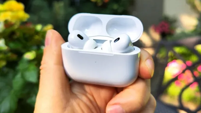 Khác với Samsung, Apple chỉ cung cấp một phiên bản màu White (Trắng) duy nhất