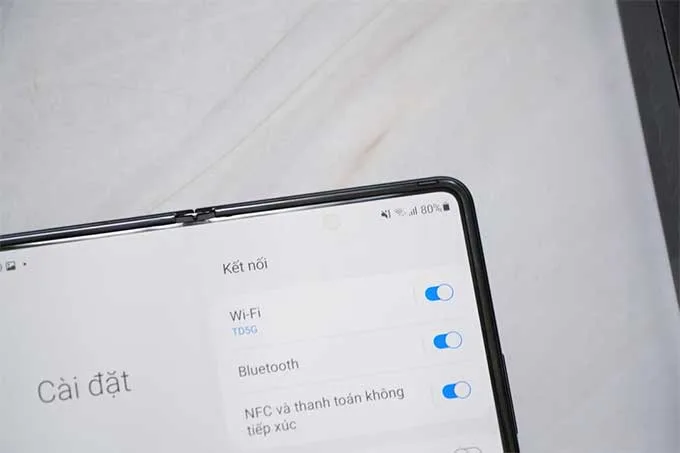 Camera ẩn dưới màn hình trên Galaxy Z Fold 3 và Galaxy Z Fold 4 có gì khác