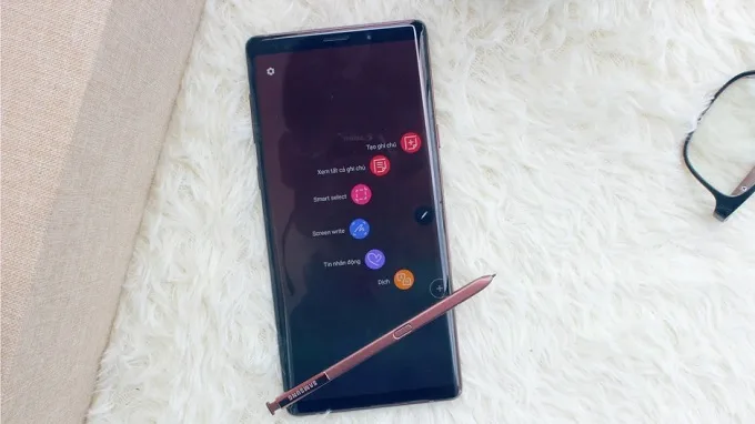 Bút S Pen tiện lợi đặc trưng của dòng Galaxy Note 9