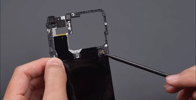 Module sạc không dây và NFC kết nối thông qua chân tiếp xúc