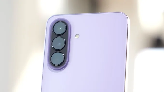 Samsung Galaxy A57 5G vẫn duy trì bộ ba camera sau