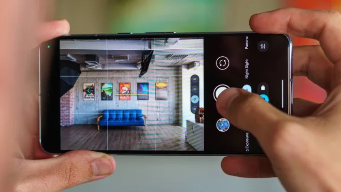 Giao diện camera của Pixel 8 Pro