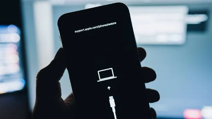 Đưa iPhone bị treo SOS khẩn cấp về chế độ Recovery Mode