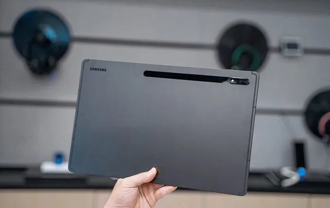 So sánh chi tiết Samsung Galaxy Z Fold 4 và Galaxy Tab S8 Ultra: Thiết kế