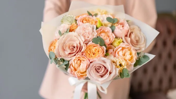 Hoa tươi và thiệp