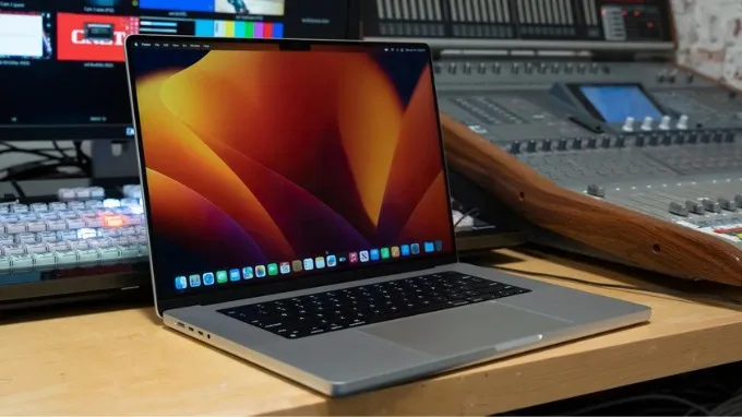 MacBook Pro 16 inch M2 2023