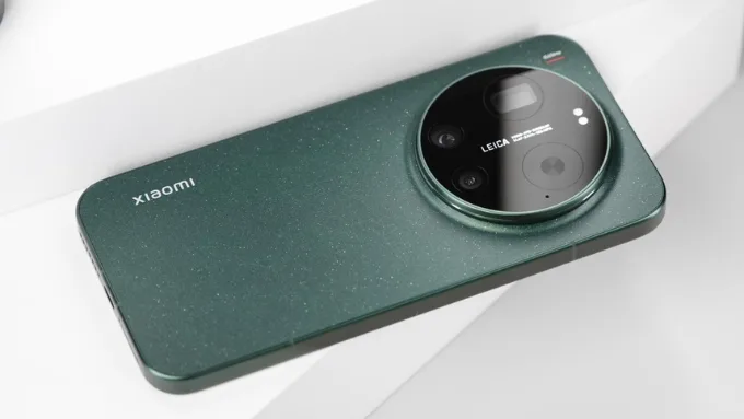 Xiaomi 17 Ultra có kích thước là 162.9 x 77.6 x 8.29 mm, cùng trọng lượng 230 gram