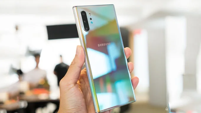 Galaxy Note 10 Plus sở hữu ngoại hình đơn giản tinh tế