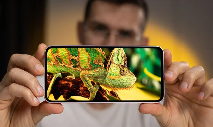 ua A35 5G bạn sẽ có được màn hình AMOLED 6,6 inch