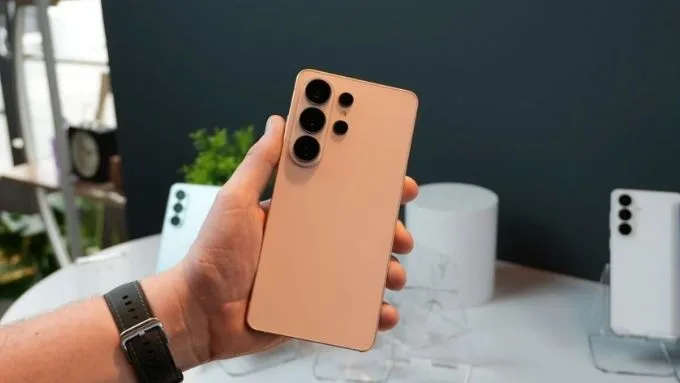 Galaxy S26 Ultra màu Vàng Hồng