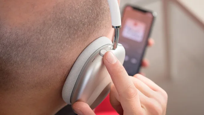 So sánh AirPods Max 2 vs AirPods Max về khả năng chống ồn cho thấy sự khác biệt lớn