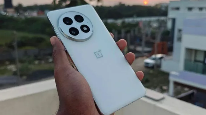 Dự kiến OnePlus 15 sẽ thay đổi thiết kế và màn hình