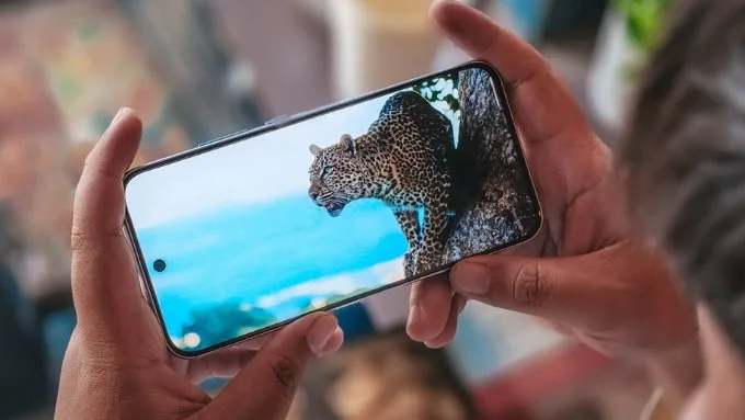 Màn hình AMOLED 120Hz hiển thị rất mượt mà