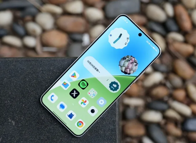 Màn hình Xiaomi 15 có độ sáng cực cao