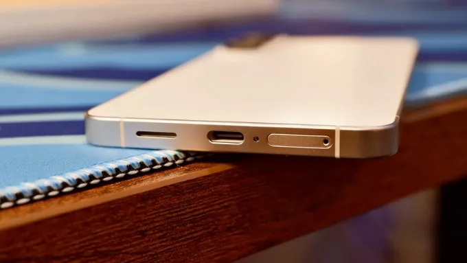 Pin là điểm khác biệt khi so sánh Galaxy S26 Plus vs iPhone 17