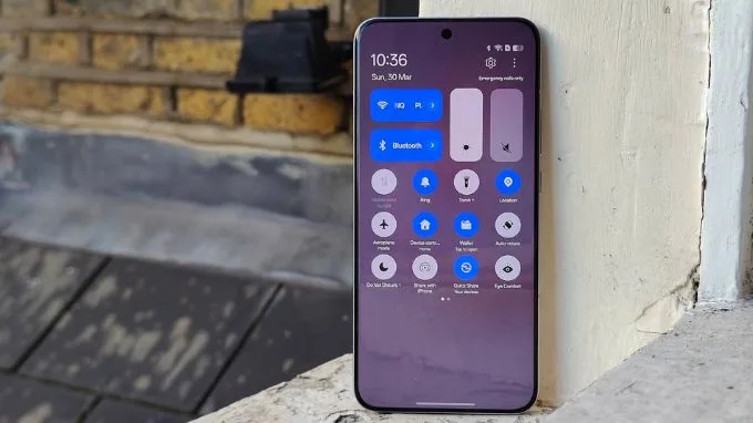 So sánh Oppo Reno 13 Pro và Galaxy S25 cũ về màn hình