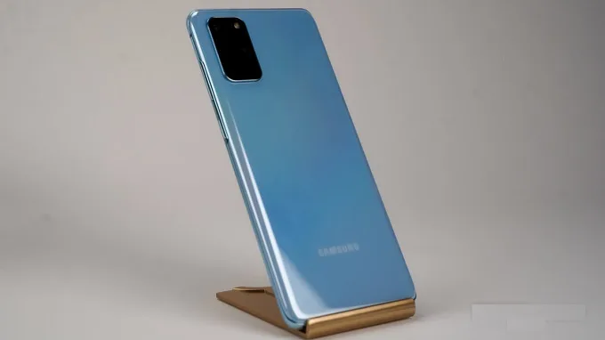 cụm camera sau hình chữ nhật