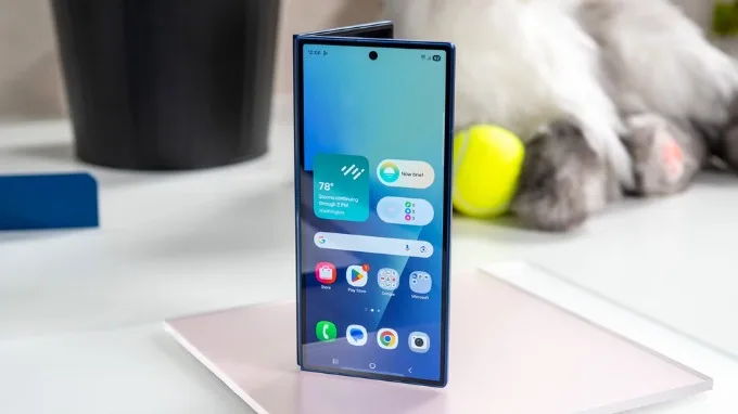 Z Fold 7 cho cảm giác giống một chiếc điện thoại thông thường
