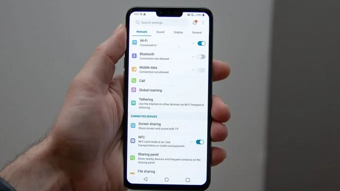 Màn hình LG V50 cũng rất sắc nét