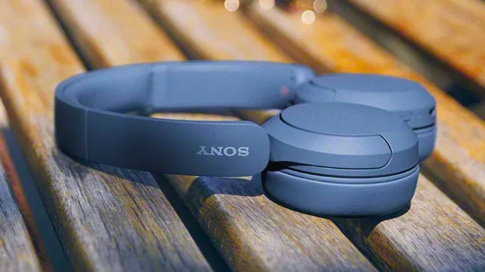 Sony WH-CH520 không hướng đến sự cao cấp hay nổi bật về mặt ngoại hình