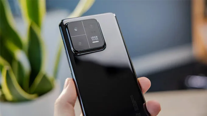 Xiaomi 13 Pro có cụm camera nằm gọn trong module hình vuông bắt mắt