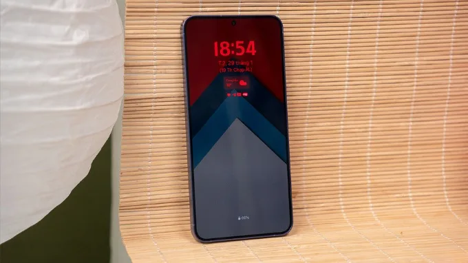 Màn hình Samsung S24 nhỏ gọn sắc nét