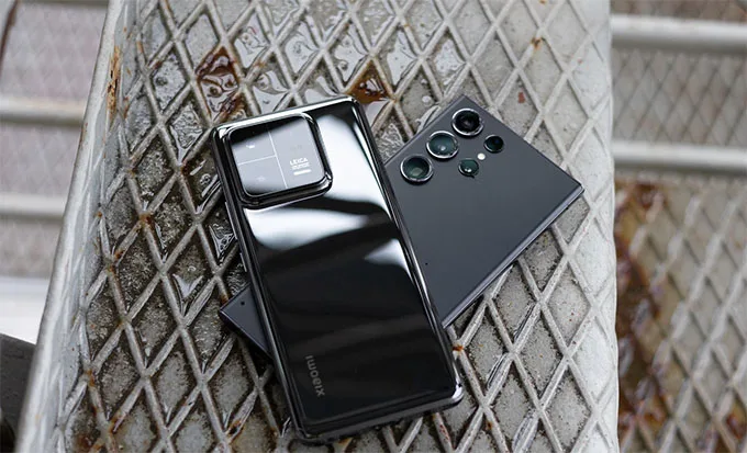 Galaxy S23 Ultra được làm bằng kính ở mặt trước và mặt sau