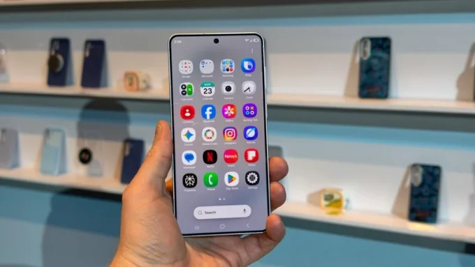 So sánh Samsung S26 Plus vs Samsung S23 Plus về màn hình cho thấy sự tiến bộ rõ rệt ở thế hệ mới