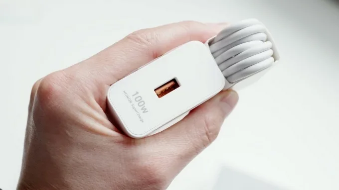 HONOR trang bị công nghệ sạc nhanh công suất 100W