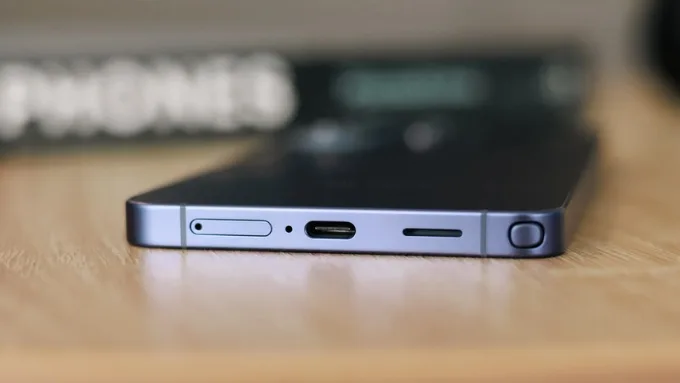 So sánh Galaxy S26 Ultra vs Xiaomi 17 Ultra về pin