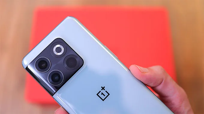 OnePlus 10T đi kèm với hệ thống 3 camera ấn tượng