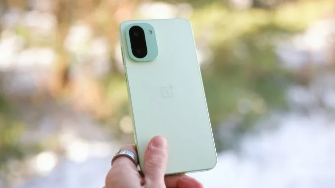 Thiết kế OnePlus 15R