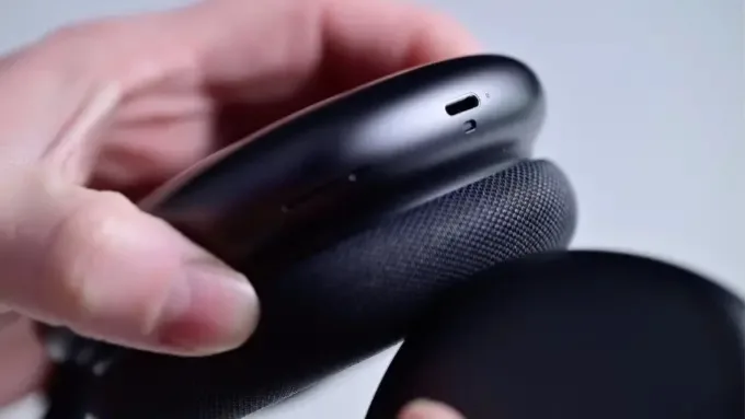 So sánh AirPods Max 2 vs AirPods Max về thời lượng pin
