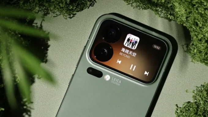 Xiaomi 17 Pro Max sở hữu thiết kế nổi bật với màn hình phụ ở mặt lưng