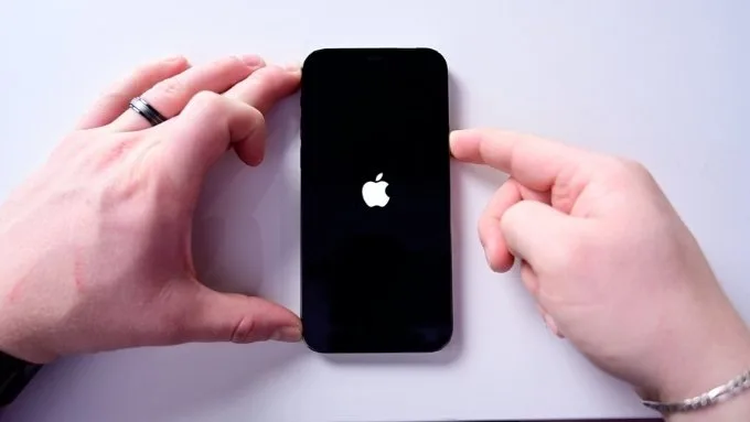 Cách reset iPhone bằng phím cứng