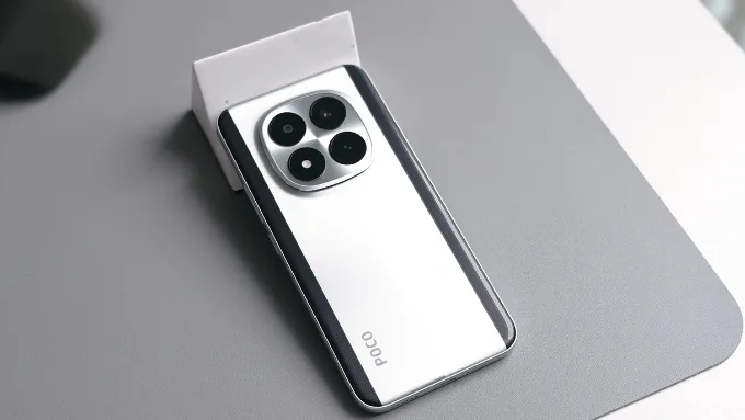 POCO M8 Pro sở hữu thân máy chắc chắn với kích thước 163.34 x 78.31 x 8.31mm