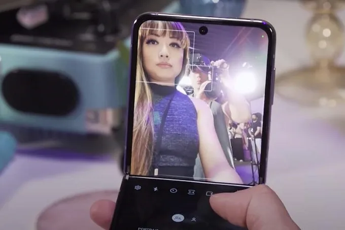 Với Flex Mode thao tác chụp hình bằng điện thoại gập đơn giản hơn