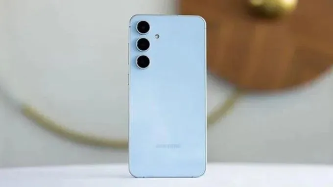 So sánh thiết kế Samsung A56 và Samsung S24 FE