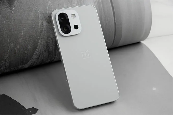 OnePlus 13T sở hữu 2 camera 50MP