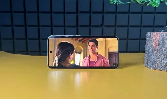 So sánh Realme 15 và Realme 15T về màn hình