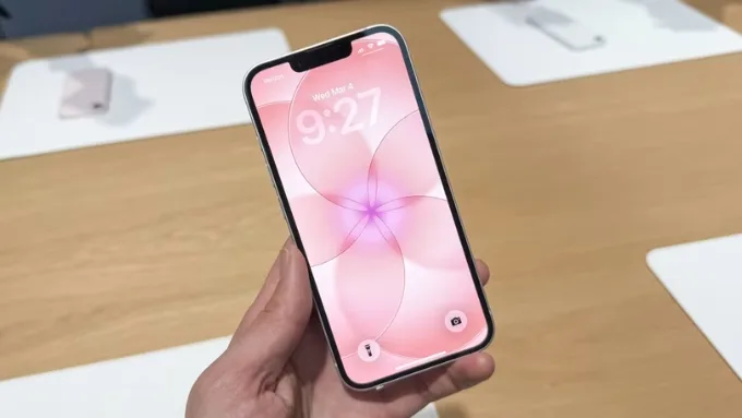 So sánh iPhone 17e vs iPhone 16e về màn hình, có thể thấy 2 thiết bị gần như không có khác biệt lớn