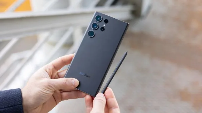 Điện thoại Samsung có bút cảm ứng S24 Ultra