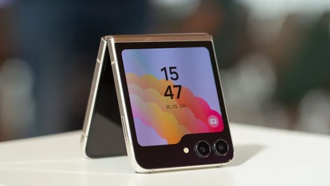 Galaxy Z Flip 6 sử dụng bề mặt nhám mịn