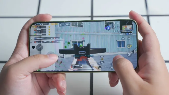 So sánh OnePlus 15T vs iPhone 17 ở mảng hiệu năng cho thấy rõ sự khác biệt về triết lý