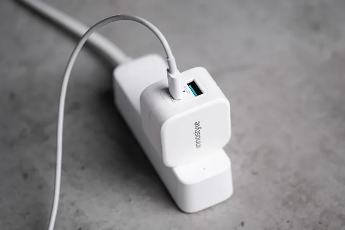 Củ sạc 20W thường có thiết kế nhỏ gọn, ít chiếm không gian